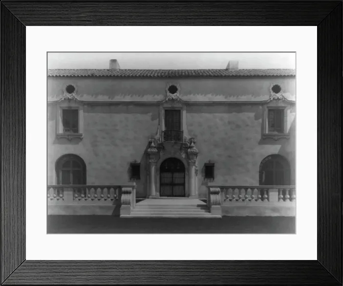 Framed Print : Mi Suen~o, Herbert Coppell house, 1245 South Grand Avenue, Pasadena, California, 1917. Creator: Frances Benjamin Johnston. Mi Suen~o, Herbert Coppell house, 1245 South Grand Avenue, Pasadena, California, 1917 Framed Print : Mi Suen~o, Herbert Coppell house, 1245 South Grand Avenue, Pasadena, California, 1917. Creator: Frances Benjamin Johnston. Mi Suen~o, Herbert Coppell house, 1245 South Grand Avenue, Pasadena, California, 1917