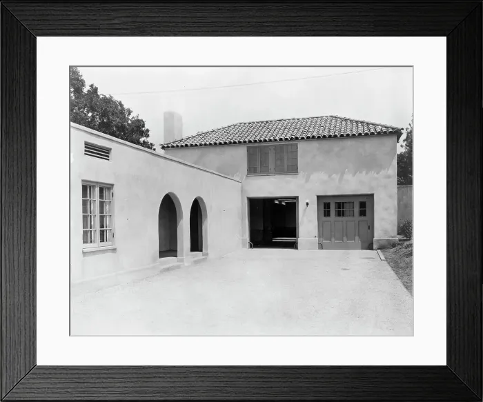 Framed Print : Mi Suen~o, Herbert Coppell house, 1245 South Grand Avenue, Pasadena, California, 1917. Creator: Frances Benjamin Johnston. Mi Suen~o, Herbert Coppell house, 1245 South Grand Avenue, Pasadena, California, 1917 Framed Print : Mi Suen~o, Herbert Coppell house, 1245 South Grand Avenue, Pasadena, California, 1917. Creator: Frances Benjamin Johnston. Mi Suen~o, Herbert Coppell house, 1245 South Grand Avenue, Pasadena, California, 1917