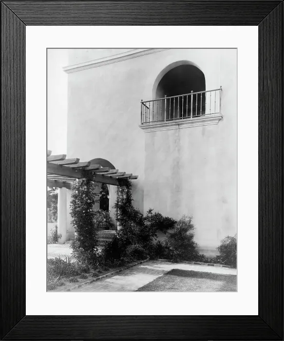 Framed Print : Mi Suen~o, Herbert Coppell house, 1245 South Grand Avenue, Pasadena, California, 1917. Creator: Frances Benjamin Johnston. Mi Suen~o, Herbert Coppell house, 1245 South Grand Avenue, Pasadena, California, 1917 Framed Print : Mi Suen~o, Herbert Coppell house, 1245 South Grand Avenue, Pasadena, California, 1917. Creator: Frances Benjamin Johnston. Mi Suen~o, Herbert Coppell house, 1245 South Grand Avenue, Pasadena, California, 1917