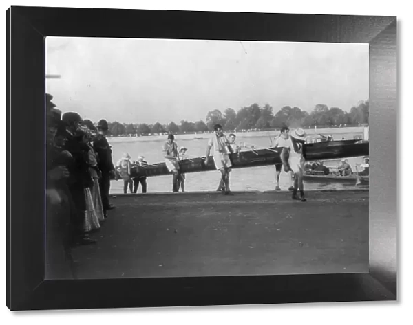 8-oar shell race between Harvard and Cambridge, Cambridge, Mass. 1906, 1906. Creator: Frances Benjamin Johnston