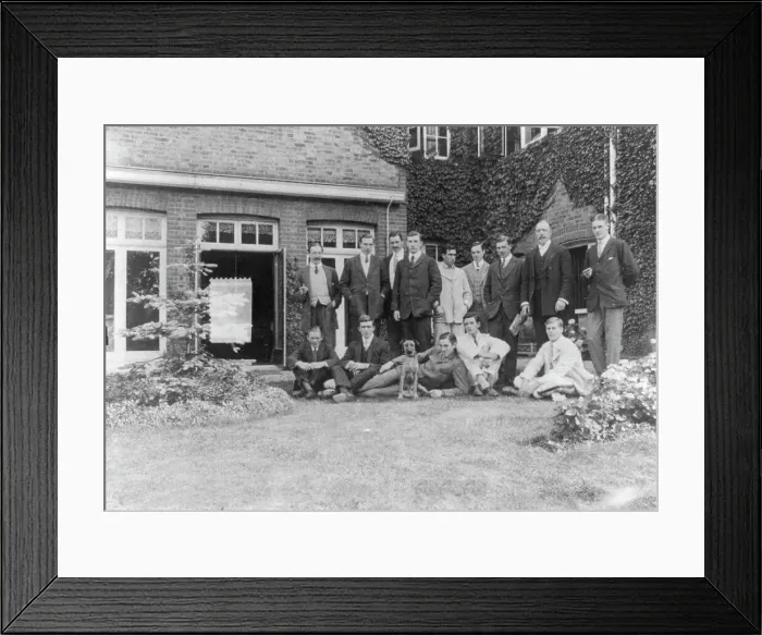 Framed Print : 8-oar shell race between Harvard and Cambridge. Cambridge, Mass. 1906. Creator: Frances Benjamin Johnston Framed Print : 8-oar shell race between Harvard and Cambridge. Cambridge, Mass. 1906. Creator: Frances Benjamin Johnston