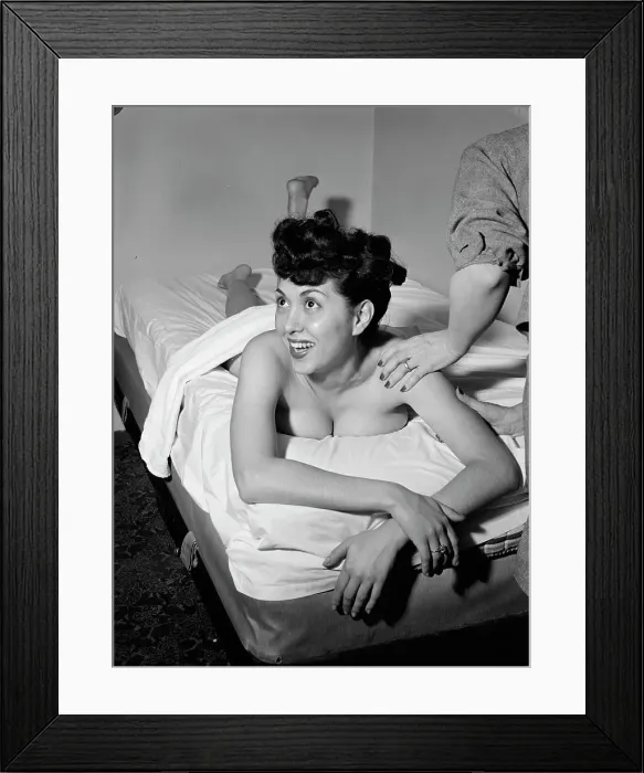 Framed Print : Portrait of Gloria King, New York, N.Y. ca. Apr. 1947. Creator: William Paul Gottlieb Framed Print : Portrait of Gloria King, New York, N.Y. ca. Apr. 1947. Creator: William Paul Gottlieb