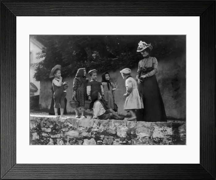 Framed Print : International courtesy. Italian children and wife of U.S. consul at Leghorn Italy, 1899. Creator: Frances Benjamin Johnston Framed Print : International courtesy. Italian children and wife of U.S. consul at Leghorn Italy, 1899. Creator: Frances Benjamin Johnston