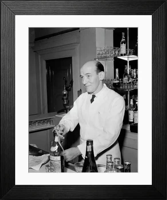 Framed Print : Portrait of Joe Helbock, Charlie's Tavern, New York, N.Y. ca. Mar. 1947. Creator: William Paul Gottlieb Framed Print : Portrait of Joe Helbock, Charlie's Tavern, New York, N.Y. ca. Mar. 1947. Creator: William Paul Gottlieb