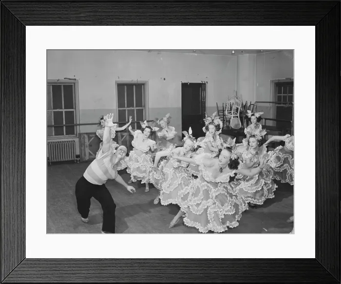 Framed Print : Portrait of Lee Sherman, Radio City Music Hall, New York, N.Y. ca. June 1947. Creator: William Paul Gottlieb Framed Print : Portrait of Lee Sherman, Radio City Music Hall, New York, N.Y. ca. June 1947. Creator: William Paul Gottlieb