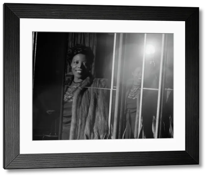 Framed Print : Portrait of Mary Lou Williams, 1938. Creator: William Paul Gottlieb Framed Print : Portrait of Mary Lou Williams, 1938. Creator: William Paul Gottlieb