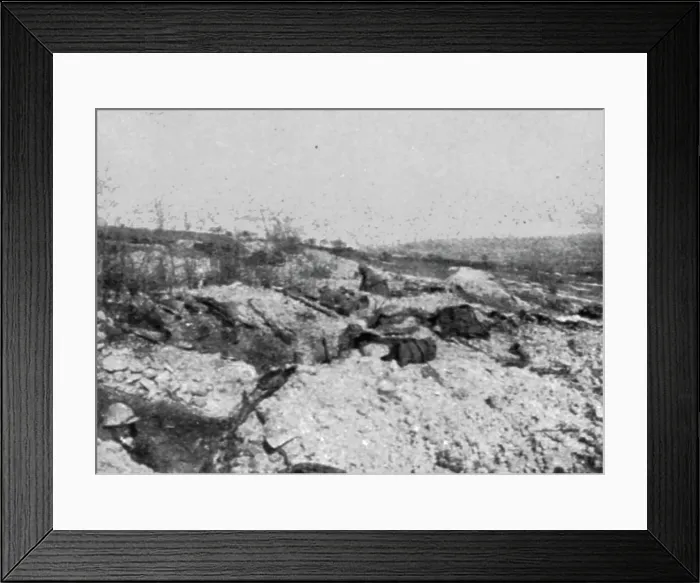 Framed Print : Une semaine de combats sur la rive gauche de la Meuse; 14 mars (midi). --Notre ligne... 1916. Creator: Unknown Framed Print : Une semaine de combats sur la rive gauche de la Meuse; 14 mars (midi). --Notre ligne... 1916. Creator: Unknown