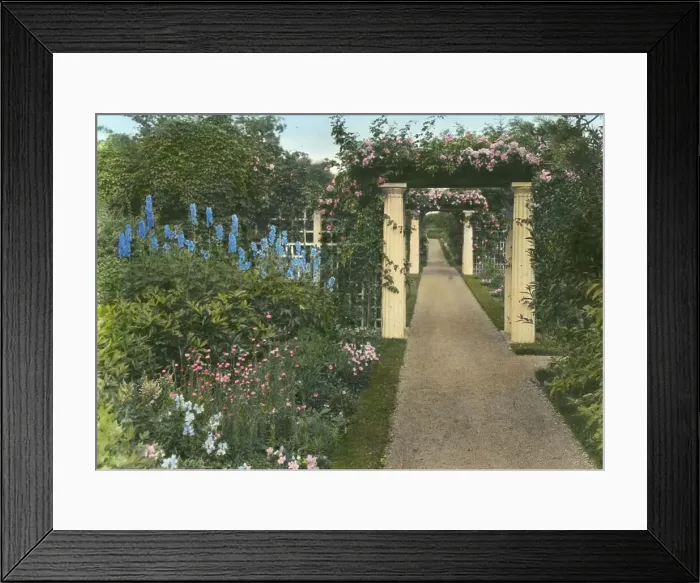 Framed Print : Hammersmith Farm, Hugh Dudley Auchincloss house, Harrison Avenue, Newport, Rhode Island, 1917. Creator: Frances Benjamin Johnston. Hammersmith Farm, Hugh Dudley Auchincloss house, Harrison Avenue, Newport, Rhode Island, 1917 Framed Print : Hammersmith Farm, Hugh Dudley Auchincloss house, Harrison Avenue, Newport, Rhode Island, 1917. Creator: Frances Benjamin Johnston. Hammersmith Farm, Hugh Dudley Auchincloss house, Harrison Avenue, Newport, Rhode Island, 1917