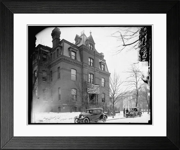 Framed Print : United Service Club, between 1910 and 1920. Creator: Harris & Ewing. United Service Club, between 1910 and 1920. Creator: Harris & Ewing Framed Print : United Service Club, between 1910 and 1920. Creator: Harris & Ewing. United Service Club, between 1910 and 1920. Creator: Harris & Ewing