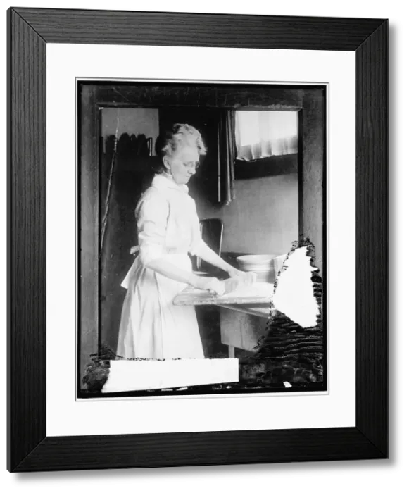Framed Print : Mrs. G.M. King, between 1910 and 1920. Creator: Harris & Ewing. Mrs. G.M. King, between 1910 and 1920. Creator: Harris & Ewing Framed Print : Mrs. G.M. King, between 1910 and 1920. Creator: Harris & Ewing. Mrs. G.M. King, between 1910 and 1920. Creator: Harris & Ewing