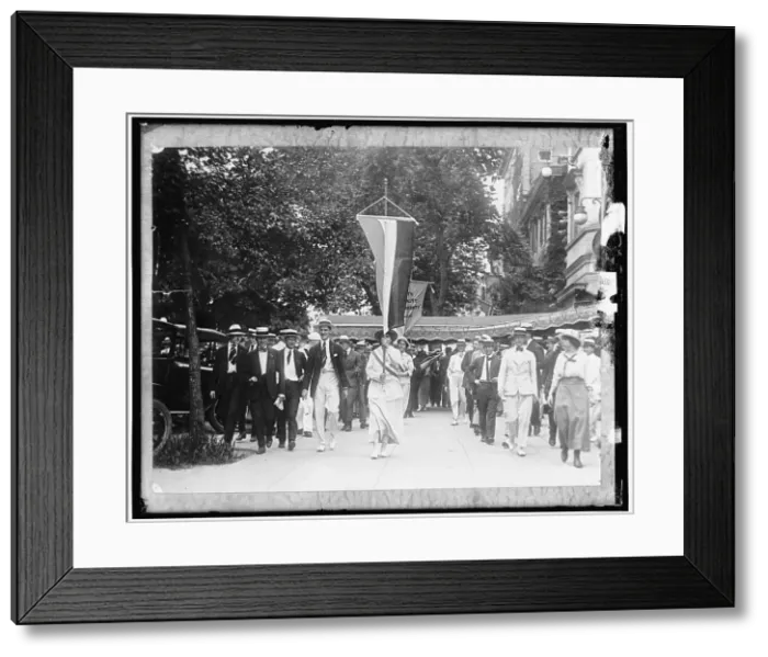 Framed Print : Suffragettes, between 1910 and 1920. Creator: Harris & Ewing. Suffragettes, between 1910 and 1920. Creator: Harris & Ewing Framed Print : Suffragettes, between 1910 and 1920. Creator: Harris & Ewing. Suffragettes, between 1910 and 1920. Creator: Harris & Ewing