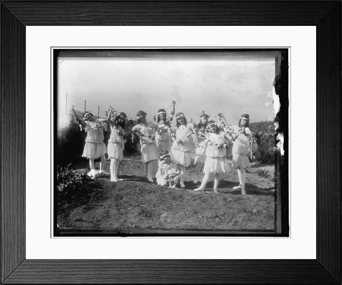 Framed Print : Red Cross, between 1910 and 1920. Creator: Harris & Ewing. Red Cross, between 1910 and 1920. Creator: Harris & Ewing Framed Print : Red Cross, between 1910 and 1920. Creator: Harris & Ewing. Red Cross, between 1910 and 1920. Creator: Harris & Ewing