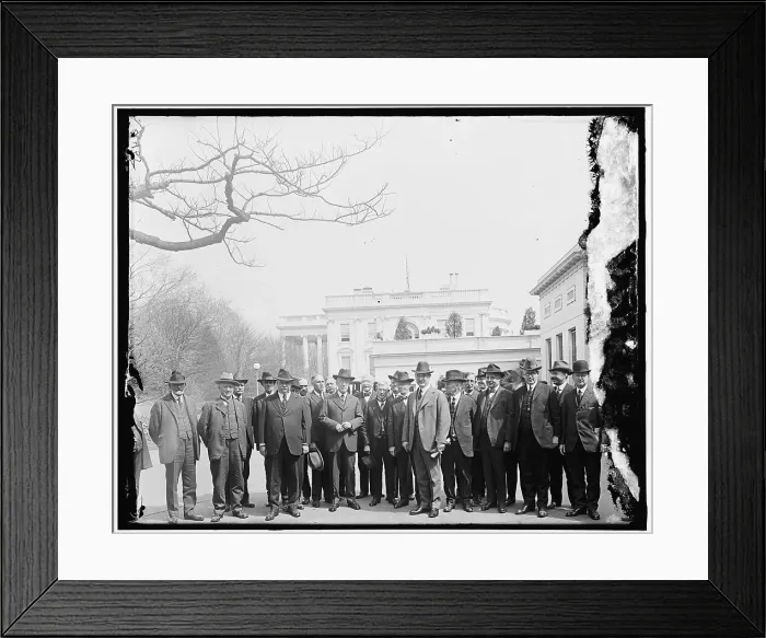 Framed Print : Pres. Wilson and Agriculture Advisory Committee, between 1910 and 1920. Creator: Harris & Ewing. Pres. Wilson and Agriculture Advisory Committee, between 1910 and 1920. Creator: Harris & Ewing Framed Print : Pres. Wilson and Agriculture Advisory Committee, between 1910 and 1920. Creator: Harris & Ewing. Pres. Wilson and Agriculture Advisory Committee, between 1910 and 1920. Creator: Harris & Ewing
