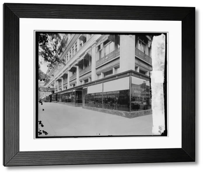 Framed Print : R.R. Administration Bldg, between 1910 and 1920. Creator: Harris & Ewing. R.R. Administration Bldg, between 1910 and 1920. Creator: Harris & Ewing Framed Print : R.R. Administration Bldg, between 1910 and 1920. Creator: Harris & Ewing. R.R. Administration Bldg, between 1910 and 1920. Creator: Harris & Ewing