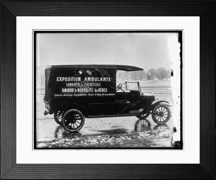 Framed Print : Red Cross, between 1910 and 1920. Creator: Harris & Ewing. Red Cross, between 1910 and 1920. Creator: Harris & Ewing Framed Print : Red Cross, between 1910 and 1920. Creator: Harris & Ewing. Red Cross, between 1910 and 1920. Creator: Harris & Ewing