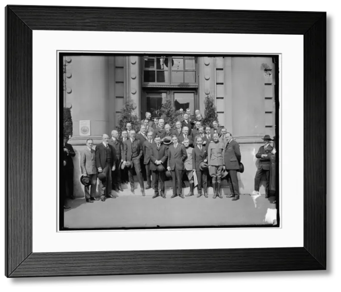Framed Print : Artist's dinner, between 1910 and 1920. Creator: Harris & Ewing. Artist's dinner, between 1910 and 1920. Creator: Harris & Ewing Framed Print : Artist's dinner, between 1910 and 1920. Creator: Harris & Ewing. Artist's dinner, between 1910 and 1920. Creator: Harris & Ewing