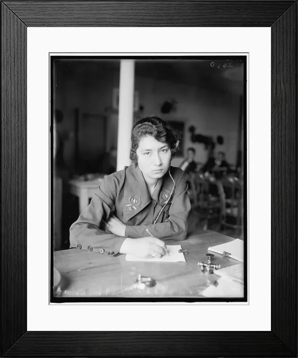 Framed Print : Evelyn Moran, between 1910 and 1920. Creator: Harris & Ewing. Evelyn Moran, between 1910 and 1920. Creator: Harris & Ewing Framed Print : Evelyn Moran, between 1910 and 1920. Creator: Harris & Ewing. Evelyn Moran, between 1910 and 1920. Creator: Harris & Ewing