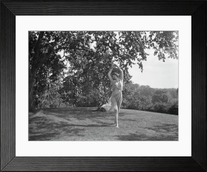 Framed Print : Elsie Dufour dancer, between 1918 and 1920. Creator: Arnold Genthe Framed Print : Elsie Dufour dancer, between 1918 and 1920. Creator: Arnold Genthe