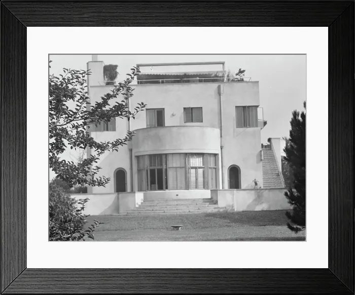 Framed Print : House at The Shallows, property of Lucien Hamilton Tyng, Southampton, Long Island, 1931 Aug. Creator: Arnold Genthe. House at The Shallows, property of Lucien Hamilton Tyng, Southampton, Long Island, 1931 Aug. Creator: Arnold Genthe Framed Print : House at The Shallows, property of Lucien Hamilton Tyng, Southampton, Long Island, 1931 Aug. Creator: Arnold Genthe. House at The Shallows, property of Lucien Hamilton Tyng, Southampton, Long Island, 1931 Aug. Creator: Arnold Genthe
