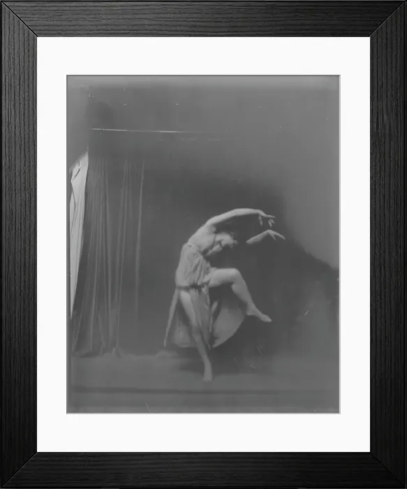 Framed Print : Isadora Duncan dancers, between 1915 and 1923. Creator: Arnold Genthe Framed Print : Isadora Duncan dancers, between 1915 and 1923. Creator: Arnold Genthe