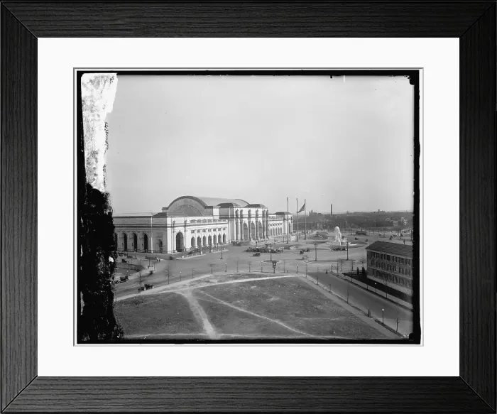 Framed Print : Union Station, between 1910 and 1920. Creator: Harris & Ewing. Union Station, between 1910 and 1920. Creator: Harris & Ewing Framed Print : Union Station, between 1910 and 1920. Creator: Harris & Ewing. Union Station, between 1910 and 1920. Creator: Harris & Ewing