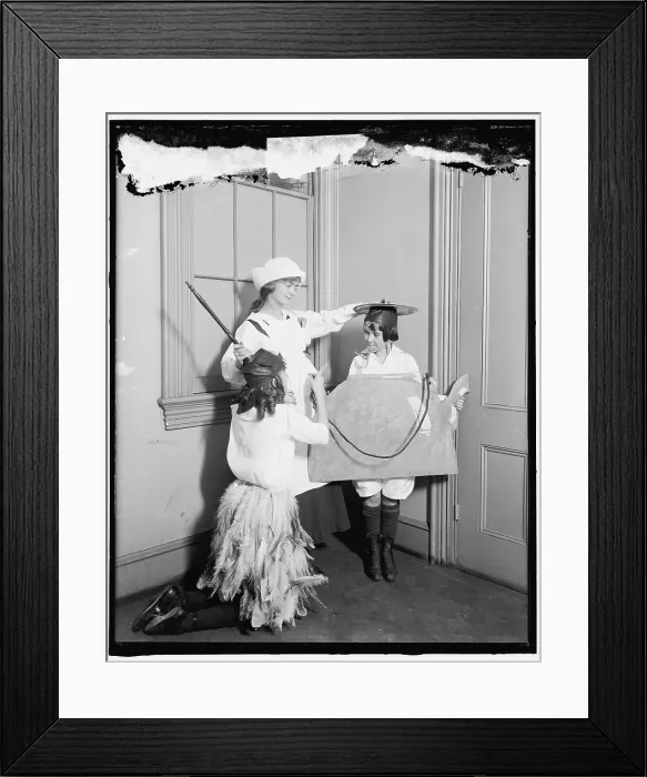 Framed Print : The Kitchen Clock, between 1910 and 1920. Creator: Harris & Ewing. The Kitchen Clock, between 1910 and 1920. Creator: Harris & Ewing Framed Print : The Kitchen Clock, between 1910 and 1920. Creator: Harris & Ewing. The Kitchen Clock, between 1910 and 1920. Creator: Harris & Ewing