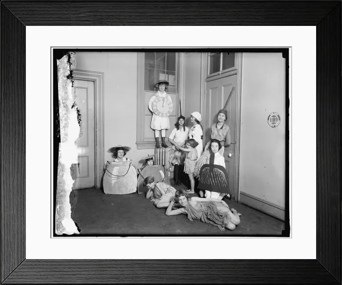 Framed Print : The Kitchen Clock, between 1910 and 1920. Creator: Harris & Ewing. The Kitchen Clock, between 1910 and 1920. Creator: Harris & Ewing