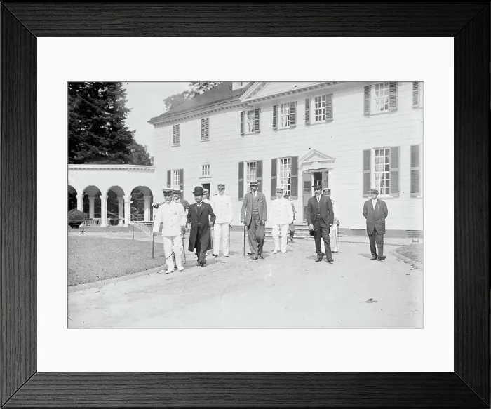 Framed Print : Group At Mount Vernon, 1911. Creator: Harris & Ewing. Group At Mount Vernon, 1911. Creator: Harris & Ewing Framed Print : Group At Mount Vernon, 1911. Creator: Harris & Ewing. Group At Mount Vernon, 1911. Creator: Harris & Ewing