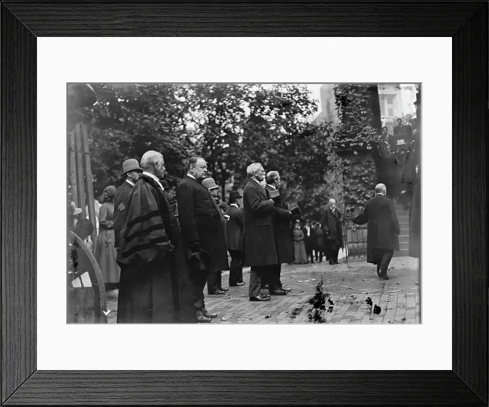 Framed Print : Funeral At New York Avenue Presbyterian Church, 1911. Creator: Harris & Ewing. Funeral At New York Avenue Presbyterian Church, 1911. Creator: Harris & Ewing Framed Print : Funeral At New York Avenue Presbyterian Church, 1911. Creator: Harris & Ewing. Funeral At New York Avenue Presbyterian Church, 1911. Creator: Harris & Ewing
