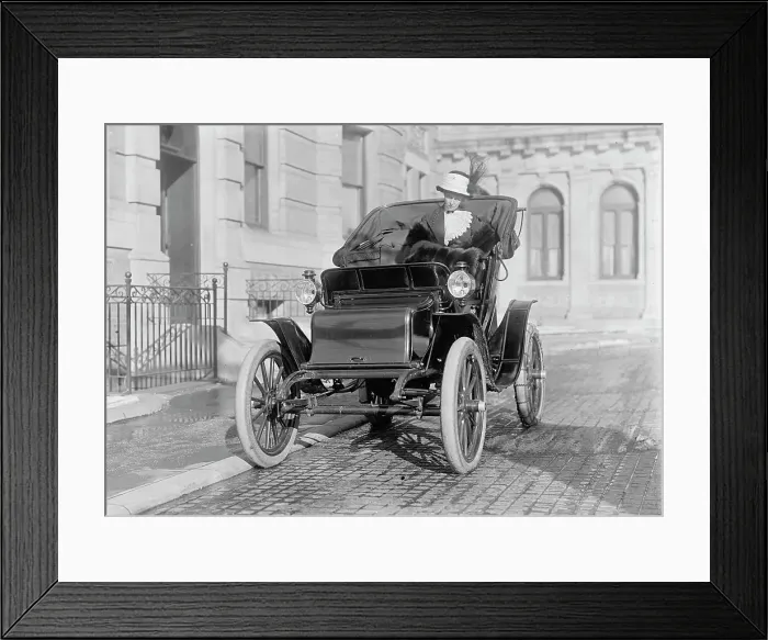 Framed Print : Mrs. William E. Borah In Auto, 1912. Creator: Harris & Ewing. Mrs. William E. Borah In Auto, 1912. Creator: Harris & Ewing Framed Print : Mrs. William E. Borah In Auto, 1912. Creator: Harris & Ewing. Mrs. William E. Borah In Auto, 1912. Creator: Harris & Ewing