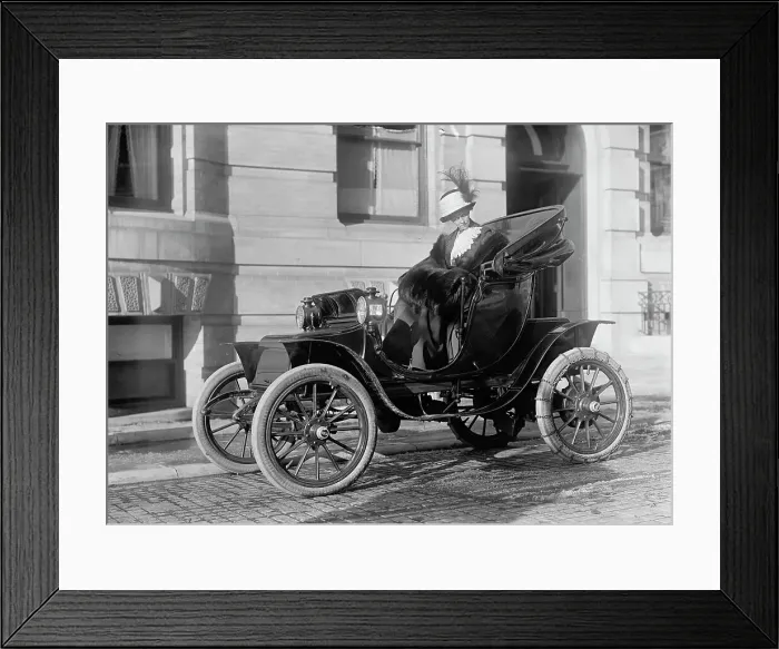 Framed Print : Mrs. William E. Borah In Auto, 1912. Creator: Harris & Ewing. Mrs. William E. Borah In Auto, 1912. Creator: Harris & Ewing Framed Print : Mrs. William E. Borah In Auto, 1912. Creator: Harris & Ewing. Mrs. William E. Borah In Auto, 1912. Creator: Harris & Ewing