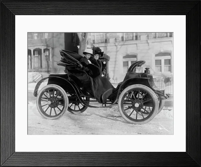 Framed Print : Mrs. William E. Borah with Mrs. T.T. Asbury In Auto, 1912. Creator: Harris & Ewing. Mrs. William E. Borah with Mrs. T.T. Asbury In Auto, 1912. Creator: Harris & Ewing Framed Print : Mrs. William E. Borah with Mrs. T.T. Asbury In Auto, 1912. Creator: Harris & Ewing. Mrs. William E. Borah with Mrs. T.T. Asbury In Auto, 1912. Creator: Harris & Ewing