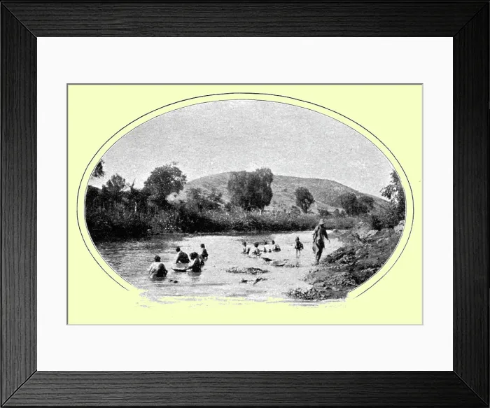 Framed Print : Le lavage de l'or a la batee; Iles Africaines de la mer des Indes, 1914. Creator: Unknown Framed Print : Le lavage de l'or a la batee; Iles Africaines de la mer des Indes, 1914. Creator: Unknown