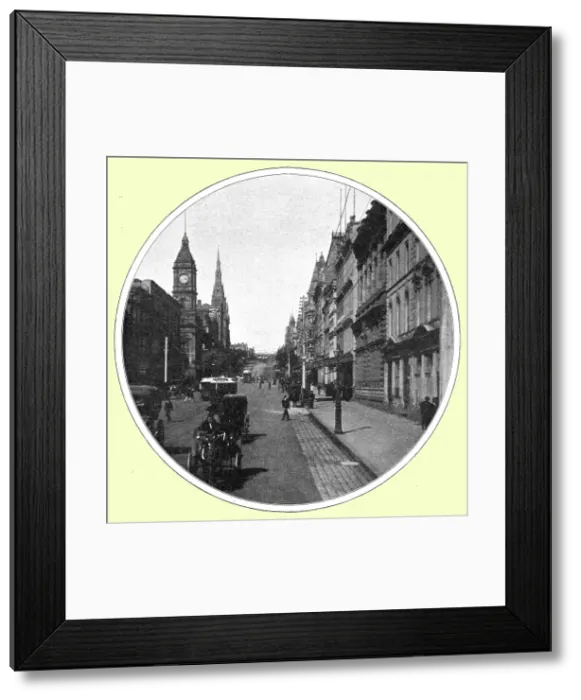 Framed Print : Une rue de grande ville australienne: Collins Street, Melbourne; Les Terres Du Pacifique, 1914. Creator: Unknown Framed Print : Une rue de grande ville australienne: Collins Street, Melbourne; Les Terres Du Pacifique, 1914. Creator: Unknown