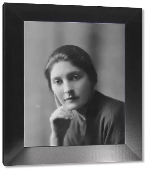 De Saulles, J.L. Mrs. portrait photograph, 1915 May 28. Creator: Arnold Genthe