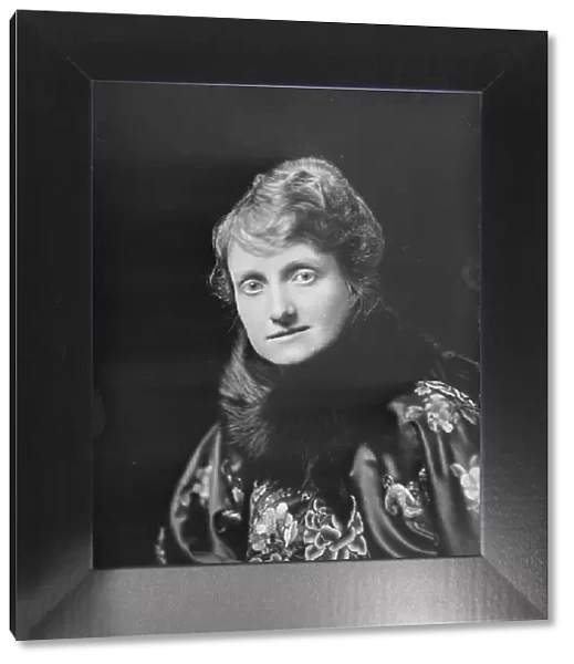 Mrs. E.M. Stone, portrait photograph, 1918 Dec. 10. Creator: Arnold Genthe
