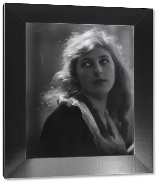 Delarer, Llellwyn, Miss, portrait photograph, 1917. Creator: Arnold Genthe