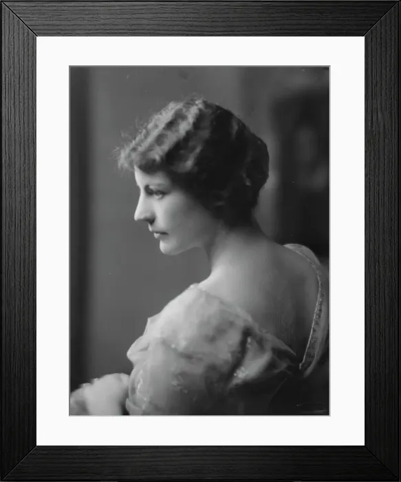 Framed Print : DeMesa, Mrs. portrait photograph, 1915. Creator: Arnold Genthe Framed Print : DeMesa, Mrs. portrait photograph, 1915. Creator: Arnold Genthe