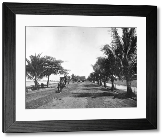 Framed Print : Une rue a Manille;Les Terres Du Pacifique, 1914. Creator: Unknown Framed Print : Une rue a Manille;Les Terres Du Pacifique, 1914. Creator: Unknown