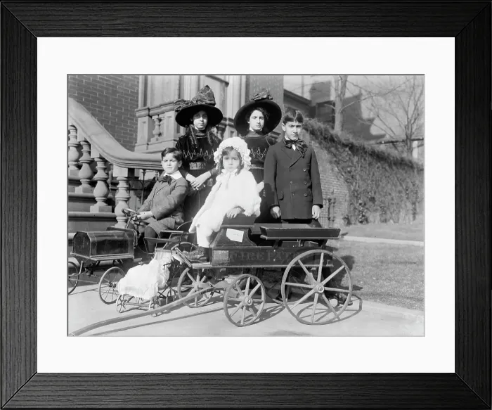 Framed Print : Naon Children, 1912. Creator: Harris & Ewing. Naon Children, 1912. Creator: Harris & Ewing Framed Print : Naon Children, 1912. Creator: Harris & Ewing. Naon Children, 1912. Creator: Harris & Ewing