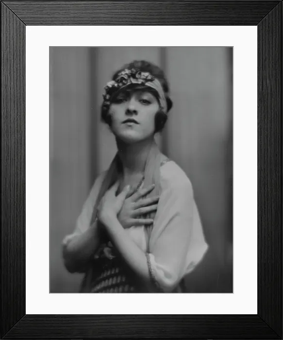 Framed Print : Dolly sister, portrait photograph, 1916. Creator: Arnold Genthe Framed Print : Dolly sister, portrait photograph, 1916. Creator: Arnold Genthe