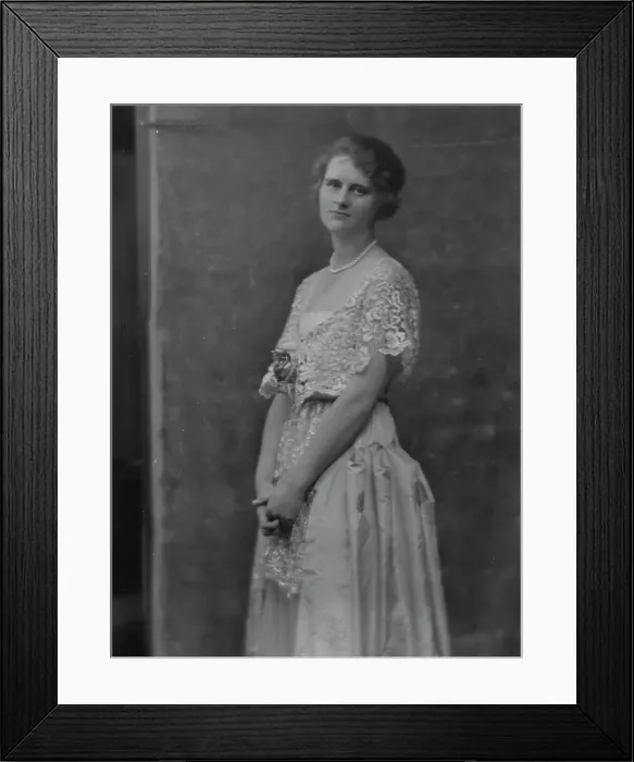 Framed Print : Draper, Helen, Miss, portrait photograph, 1916. Creator: Arnold Genthe Framed Print : Draper, Helen, Miss, portrait photograph, 1916. Creator: Arnold Genthe