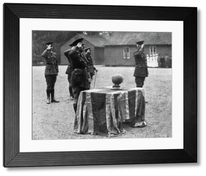 Framed Print : Le glorieux ballon; Le ballon, qui sera legendaire, du 8e East Surrey, 1916. Creator: Unknown