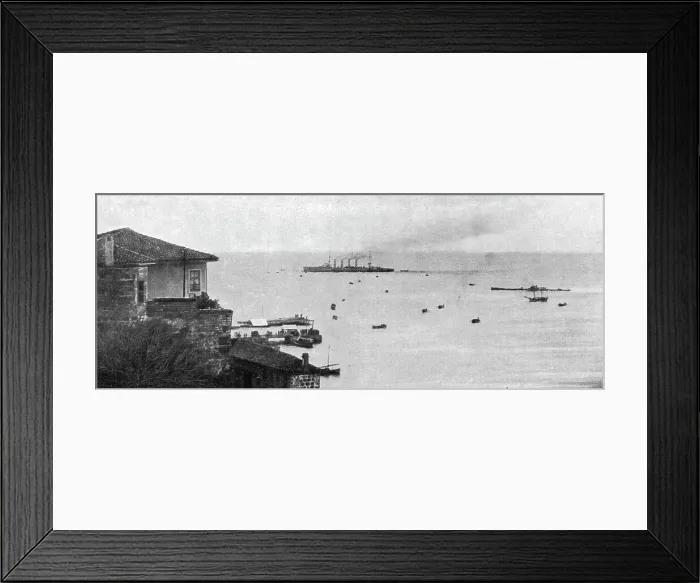 Framed Print : Trebizonde, le 30 mars 1916, quinze jours avant la prise de la ville par les Russes, 1916. Creator: Unknown Framed Print : Trebizonde, le 30 mars 1916, quinze jours avant la prise de la ville par les Russes, 1916. Creator: Unknown