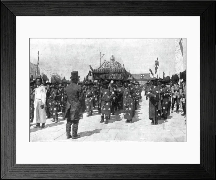 Framed Print : Le changement de President en Chine; les funerailles de Yuan Chi Kai, 1916. Creator: Unknown Framed Print : Le changement de President en Chine; les funerailles de Yuan Chi Kai, 1916. Creator: Unknown
