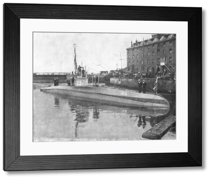 Framed Print : Les Sous-Marin U C 5'; Un trophee de la marine britannique, 1916. Creator: Unknown. Les Sous-Marin U C 5'; Un trophee de la marine britannique, 1916. Creator: Unknown Framed Print : Les Sous-Marin U C 5'; Un trophee de la marine britannique, 1916. Creator: Unknown. Les Sous-Marin U C 5'; Un trophee de la marine britannique, 1916. Creator: Unknown