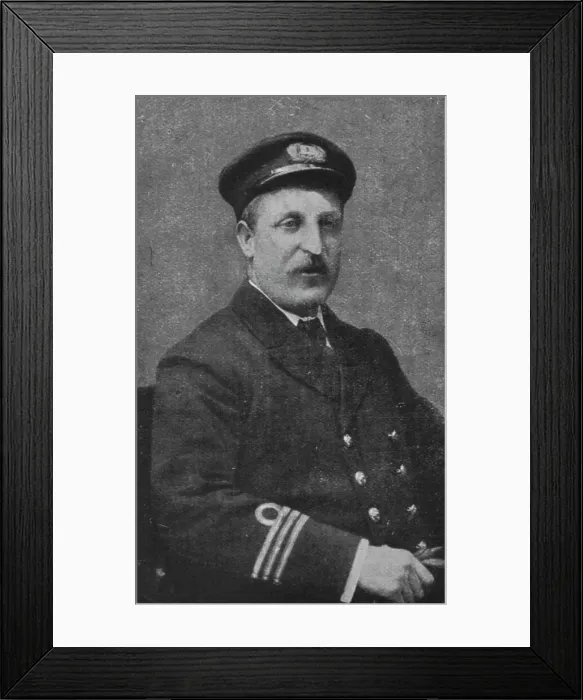 Framed Print : Une lachete allemande; le capitaine Charles Fryatt, fusille par les Allemands, 1916. Creator: Unknown Framed Print : Une lachete allemande; le capitaine Charles Fryatt, fusille par les Allemands, 1916. Creator: Unknown