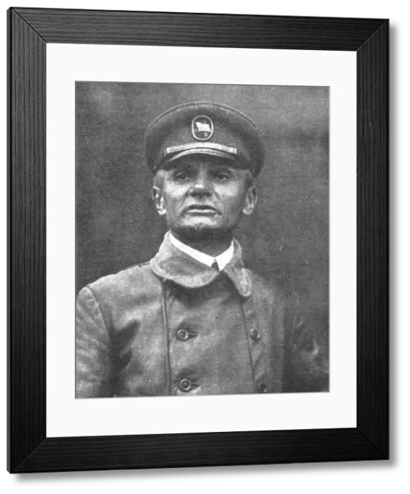 Framed Print : Le Deutschland'; Le capitaine Koenig, commandant du Deutschland, 1916. Creator: Unknown. Le Deutschland'; Le capitaine Koenig, commandant du Deutschland, 1916. Creator: Unknown Framed Print : Le Deutschland'; Le capitaine Koenig, commandant du Deutschland, 1916. Creator: Unknown. Le Deutschland'; Le capitaine Koenig, commandant du Deutschland, 1916. Creator: Unknown