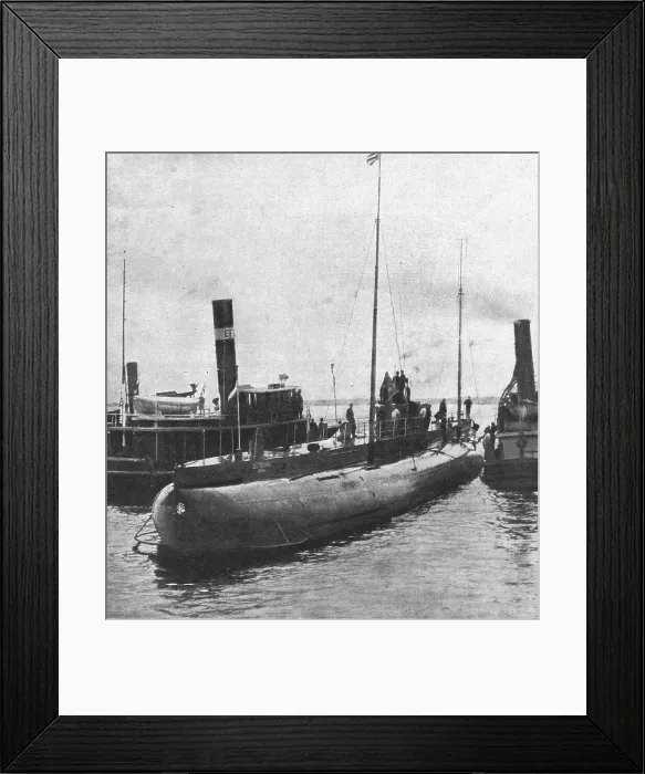 Framed Print : Le Deutschland'; le submersible allemand Deutschland dans la baie de Chesapeake, 1916. Creator: Unknown. Le Deutschland'; le submersible allemand Deutschland dans la baie de Chesapeake, 1916. Creator: Unknown Framed Print : Le Deutschland'; le submersible allemand Deutschland dans la baie de Chesapeake, 1916. Creator: Unknown. Le Deutschland'; le submersible allemand Deutschland dans la baie de Chesapeake, 1916. Creator: Unknown