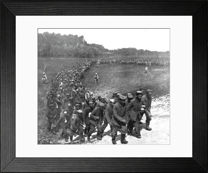 Framed Print : Evacuation de prisonniers allemands du front de la Somme, 1916. Creator: Unknown Framed Print : Evacuation de prisonniers allemands du front de la Somme, 1916. Creator: Unknown